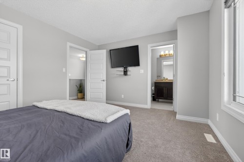 7294 Armour Crescent, Edmonton, AB - Indoor Photo Showing Bedroom