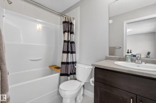 7294 Armour Crescent, Edmonton, AB - Indoor Photo Showing Bathroom