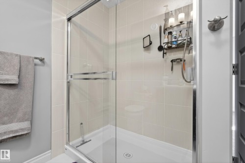 7294 Armour Crescent, Edmonton, AB - Indoor Photo Showing Bathroom