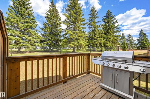 Expansive wood-finish deck with a wood-spindle railing - 11 94 Longview Drive, Spruce Grove, AB - Outdoor With Deck Patio Veranda