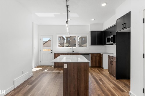 20619 43 Avenue, Edmonton, AB - Indoor Photo Showing Kitchen