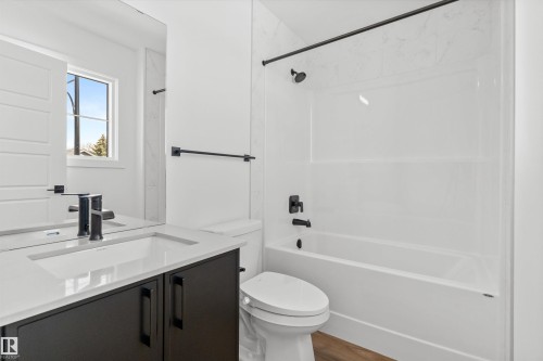 20619 43 Avenue, Edmonton, AB - Indoor Photo Showing Bathroom
