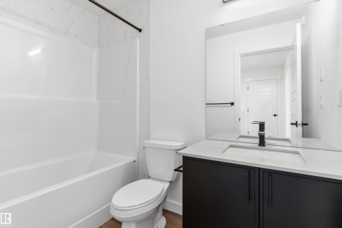 20619 43 Avenue, Edmonton, AB - Indoor Photo Showing Bathroom