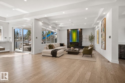 14643 92A Avenue, Edmonton, AB - Indoor Photo Showing Living Room