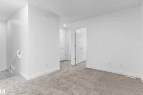 1056 14 Avenue, Edmonton, AB - Indoor Photo Showing Other Room