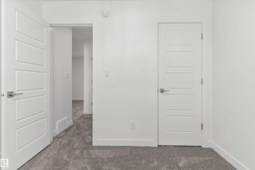 1056 14 Avenue, Edmonton, AB - Indoor Photo Showing Other Room