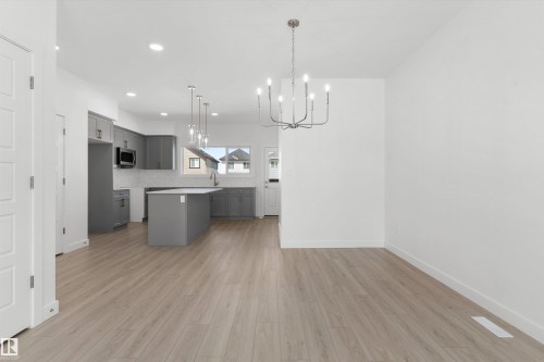 1056 14 Avenue, Edmonton, AB - Indoor Photo Showing Kitchen