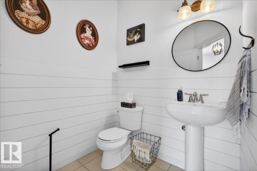 8048 18 Avenue, Edmonton, AB - Indoor Photo Showing Bathroom