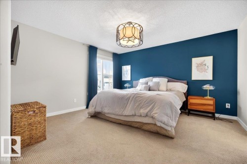 8048 18 Avenue, Edmonton, AB - Indoor Photo Showing Bedroom
