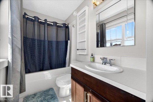 8048 18 Avenue, Edmonton, AB - Indoor Photo Showing Bathroom