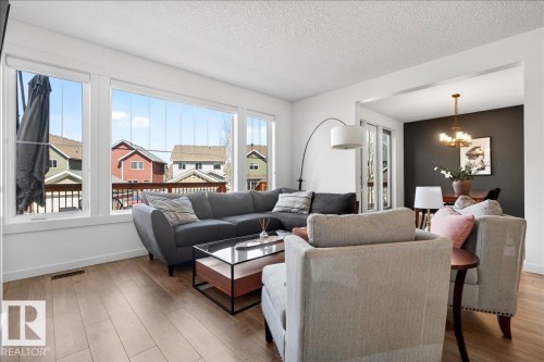 8048 18 Avenue, Edmonton, AB - Indoor Photo Showing Living Room