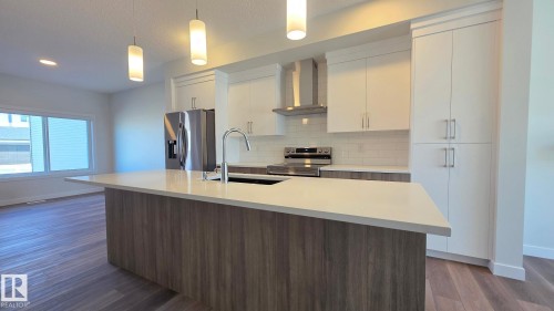 301 Brae Way, Leduc, AB - Indoor Photo Showing Kitchen With Upgraded Kitchen