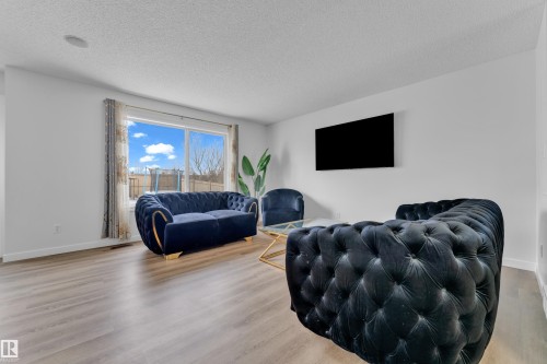 88 Bonin, Beaumont, AB - Indoor Photo Showing Living Room