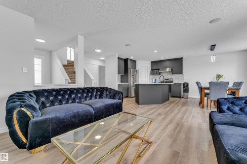 88 Bonin, Beaumont, AB - Indoor Photo Showing Living Room