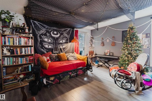 Image quality insufficient for description - 10831 80 Avenue, Edmonton, AB - Indoor