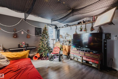 Image quality insufficient for description - 10831 80 Avenue, Edmonton, AB - Indoor