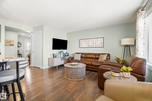 6504 59 Avenue, Beaumont, AB - Indoor Photo Showing Living Room