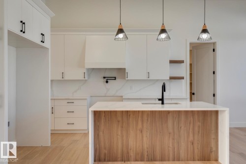 15 Pinnacle Key, Rural Sturgeon County, AB - Indoor Photo Showing Kitchen