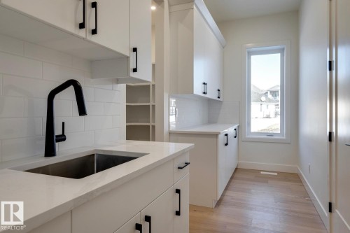 15 Pinnacle Key, Rural Sturgeon County, AB - Indoor Photo Showing Kitchen