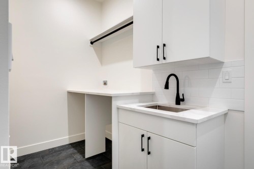 15 Pinnacle Key, Rural Sturgeon County, AB - Indoor Photo Showing Kitchen