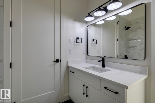 15 Pinnacle Key, Rural Sturgeon County, AB - Indoor Photo Showing Bathroom