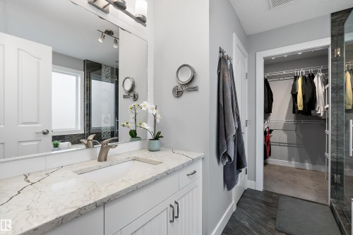 1223 117 Street, Edmonton, AB - Indoor Photo Showing Bathroom