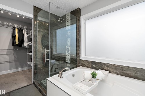 1223 117 Street, Edmonton, AB - Indoor Photo Showing Bathroom