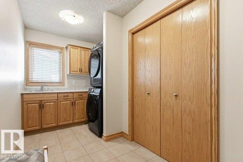 244 Wolf Willow Road, Edmonton, AB - Indoor Photo Showing Kitchen