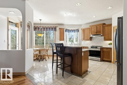 244 Wolf Willow Road, Edmonton, AB - Indoor Photo Showing Kitchen
