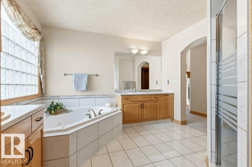 244 Wolf Willow Road, Edmonton, AB - Indoor Photo Showing Bathroom