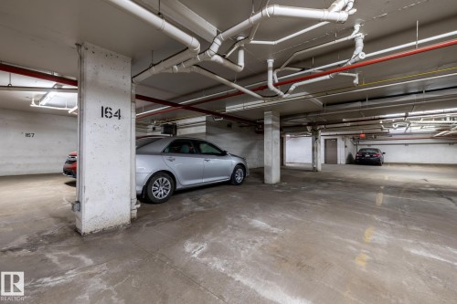 214 13907 136 Street, Edmonton, AB - Indoor Photo Showing Garage
