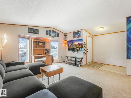 1634 66 Ave - Maple Ridge Mh Pa, Edmonton, AB - Indoor Photo Showing Kitchen