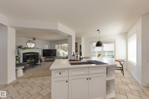 2061 Haddow Drive, Edmonton, AB - Indoor Photo Showing Kitchen