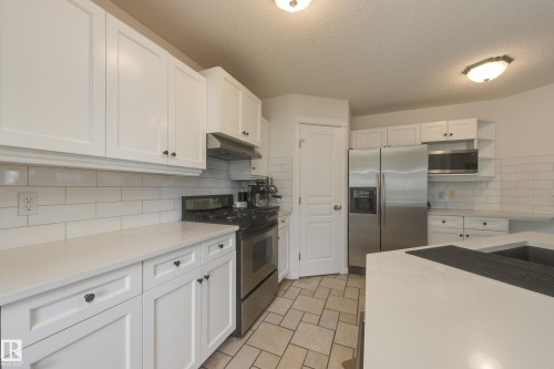 2061 Haddow Drive, Edmonton, AB - Indoor Photo Showing Kitchen With Stainless Steel Kitchen