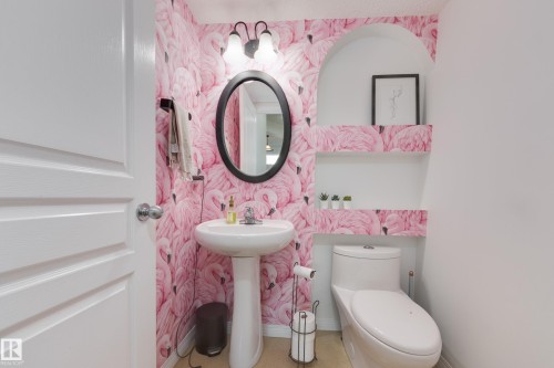 2061 Haddow Drive, Edmonton, AB - Indoor Photo Showing Bathroom