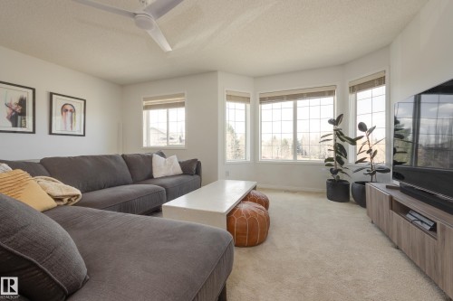 2061 Haddow Drive, Edmonton, AB - Indoor Photo Showing Living Room