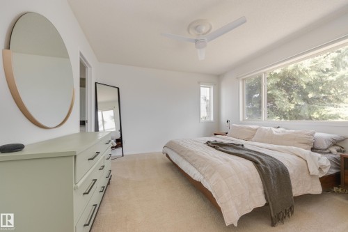 2061 Haddow Drive, Edmonton, AB - Indoor Photo Showing Bedroom
