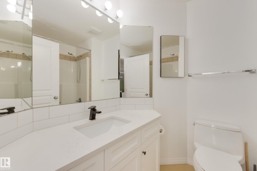 2061 Haddow Drive, Edmonton, AB - Indoor Photo Showing Bathroom