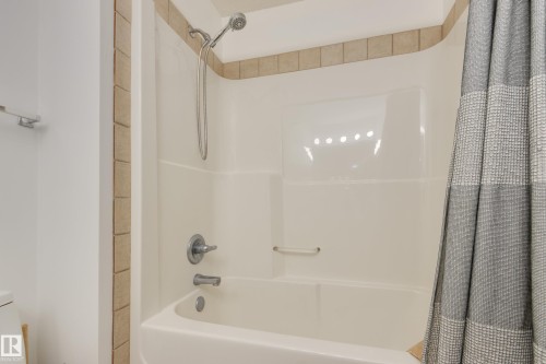 2061 Haddow Drive, Edmonton, AB - Indoor Photo Showing Bathroom