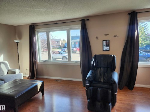 8608 103, Morinville, AB - Indoor