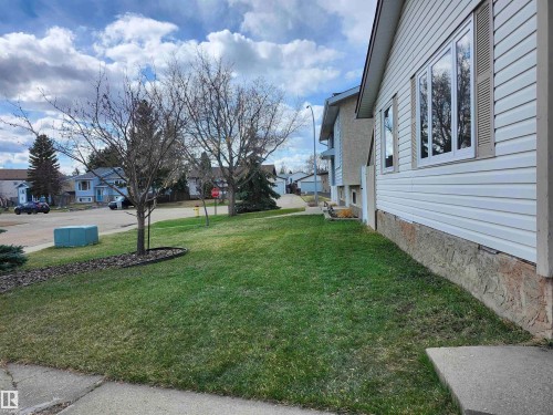 8608 103, Morinville, AB - Outdoor