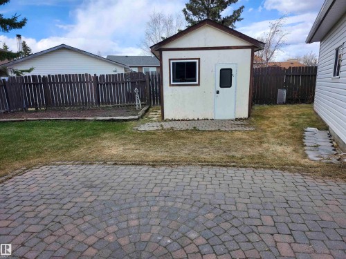 8608 103, Morinville, AB - Outdoor