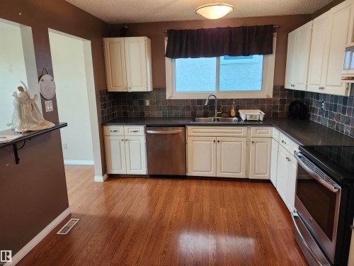 8608 103, Morinville, AB - Indoor Photo Showing Kitchen With Double Sink