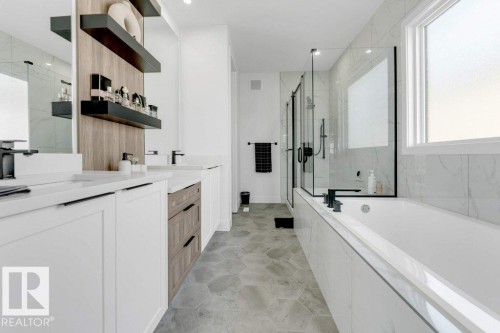 424 33 Avenue, Edmonton, AB - Indoor Photo Showing Bathroom