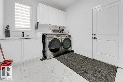 424 33 Avenue, Edmonton, AB - Indoor Photo Showing Laundry Room