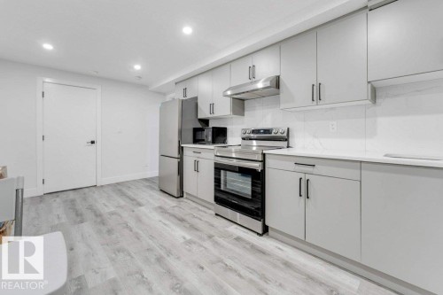424 33 Avenue, Edmonton, AB - Indoor Photo Showing Kitchen