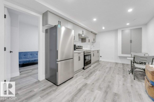 424 33 Avenue, Edmonton, AB - Indoor Photo Showing Other Room