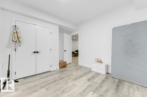 424 33 Avenue, Edmonton, AB - Indoor Photo Showing Other Room