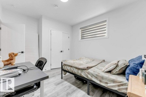 424 33 Avenue, Edmonton, AB - Indoor