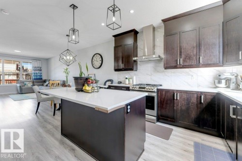1305 Darby Way, Edmonton, AB - Indoor Photo Showing Kitchen With Upgraded Kitchen